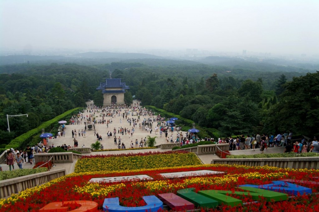 Výhled ze Sun Yatsenovy pamětní síně v Nanjingu