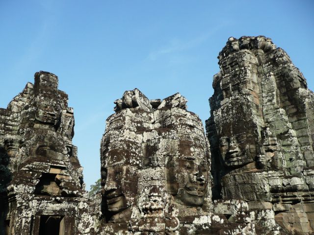 Chrám Bayon ve zřícenině města Angkor Thom v Kambodži