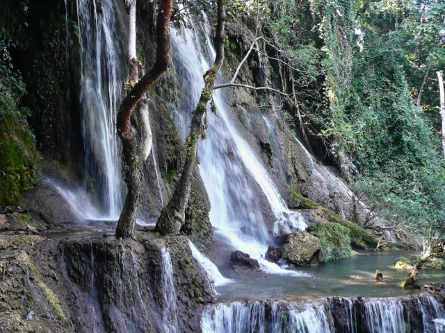 Vodopády Kuang Si v Laosu