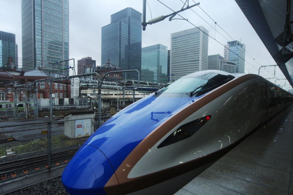 Zcela nové soupravy jezd� c�  na úplně nově otevřené lince shinkansenu do Kanazawy